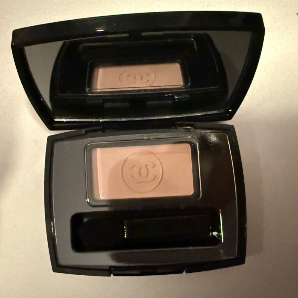 BRAND NEW Chanel OMBRE ESSENTIELLE Soft Touch Eyeshadow 84 Lily NEVER USED